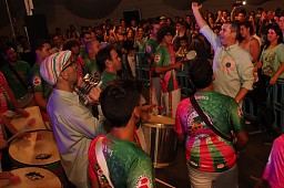 Baterias das Escolas de Samba aquecem o Natal
